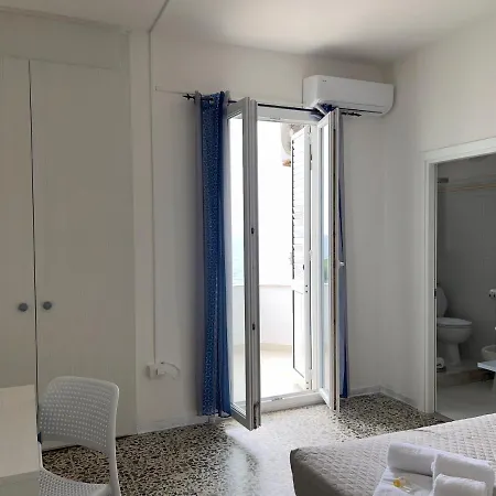 Domus كاستيلساردو