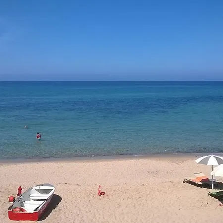 Domus كاستيلساردو