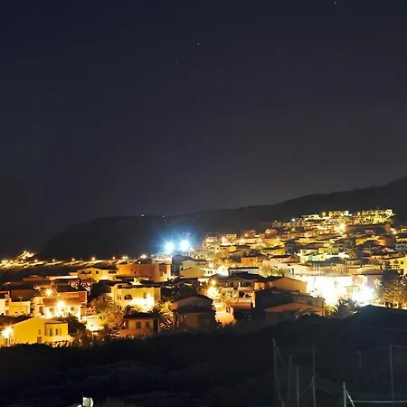 Domus كاستيلساردو